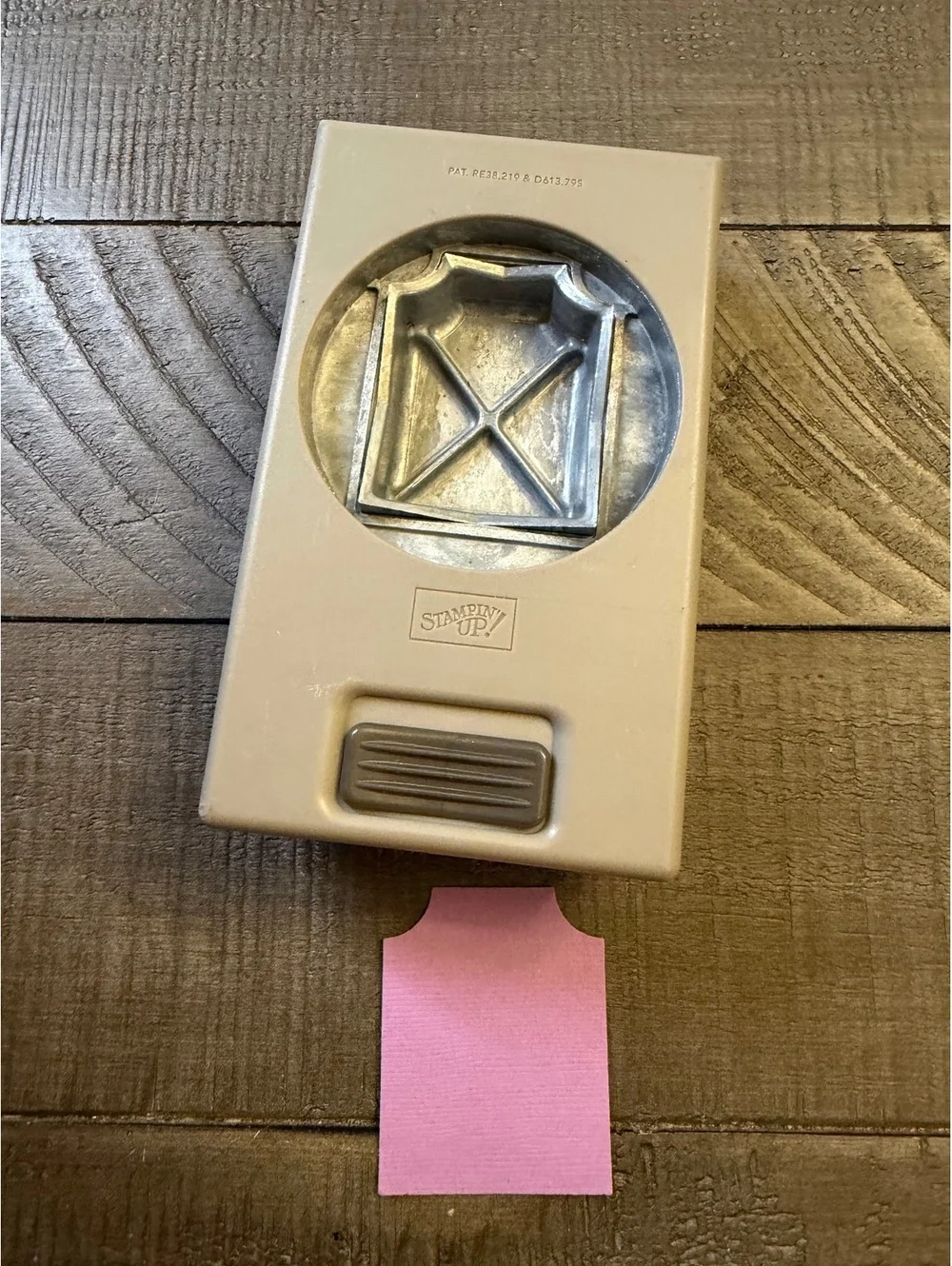 Stampin’ Up Essential Tag shape punch